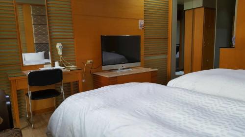Douliou Hotel | Inviting Yulin Douliu Garden Motel: Pet-Friendly Retreat