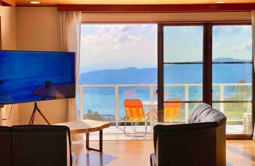 Atami House | Ocean View Retreat with Hot Tub in Atami