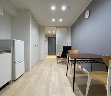 Higashiyodogawa Apartment | Guest Rated 8.6 - Explore 震雲マンション103 Today