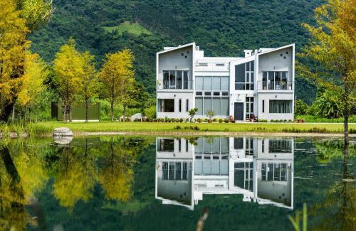 Shoufeng House | Top-Rated Jing Shuhu B&B with Breakfast & Hot Tub Access
