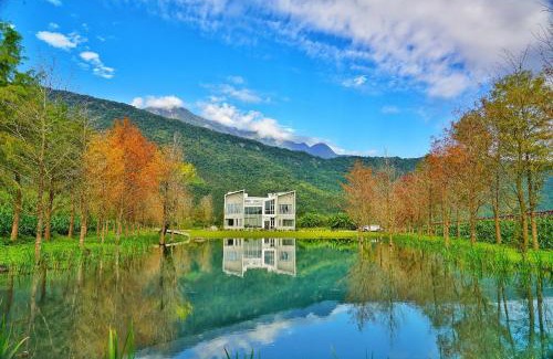 Shoufeng House | Top-Rated Jing Shuhu B&B with Breakfast & Hot Tub Access