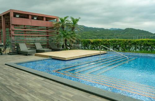 Toucheng Apartment | Relax at Twilight Island: 4-Star Stay with Ocean Views