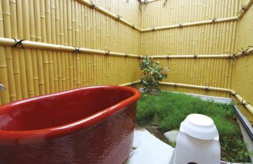 Shiga Prefecture House | Relax at 風車村2-1-21号: Pet-Friendly with Hot Tub