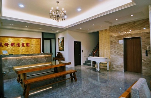 Jiji House | Elevated Views at 風鈴鐵道包棟Villa莊園 with Hot Tub