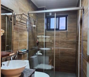 Taitung House | Explore 飛行船電梯民宿: Top-Rated Stay with Great Amenities