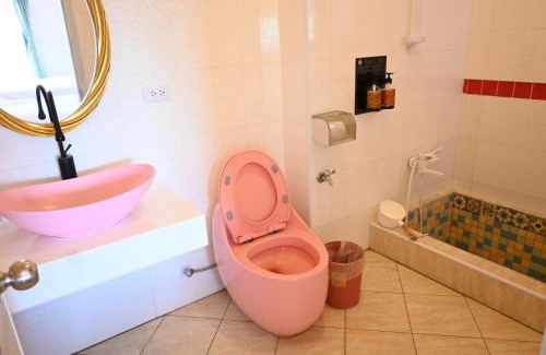 Luodong House | Discover 騎驢找馬民宿: Family-Friendly Comfort Awaits