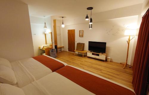 Yuli House | Exceptional 26-2 Simple Home Life: Family-Friendly Retreat