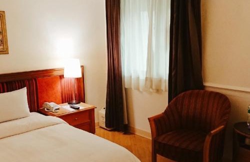 Lingya District Hotel | Family-Friendly Retreat at 高第商旅 Gaudi Hotel
