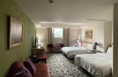 Lingya District Hotel | Family-Friendly Retreat at 高第商旅 Gaudi Hotel
