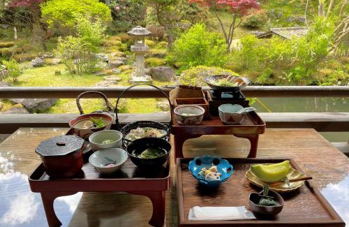 Koyasan Hotel | Discover Koyasan Shukubo Daimyououin: Family-Friendly Retreat