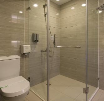Cianjin District Hotel | Discover 麗馨商旅七賢館: Breakfast & Family-Friendly Fun