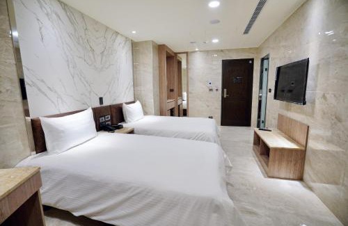 Shuili Hotel | Discover the Comfort of 龍江大飯店 with Breakfast & Accessibility