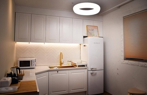 Hwagok-dong Apartment | Garden Pool Villa: Ideal Urban Getaway for Families & Pets