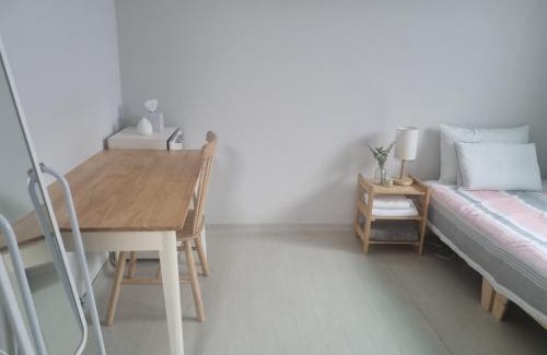 Seongnae-dong Villa | 강동성내2rooms#K-pop 공연 #5' minutes to Dunchon-dong Station #Dunchon Station Traditional Market #Olympic Park #Central Veterans Hospital