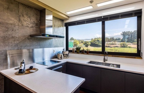 Downtown House | Conveniently Located Hotel near Airport and City Center