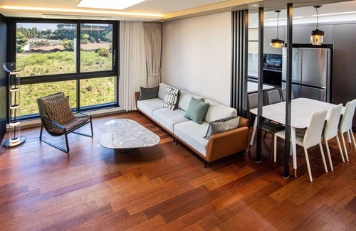 Downtown House | Conveniently Located Hotel near Airport and City Center