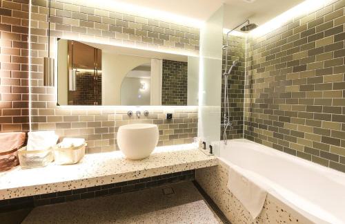 Daeyeon-dong Hotel | Experience Comfort at MUTE HOTEL - Rated 8.7/10 by Guests