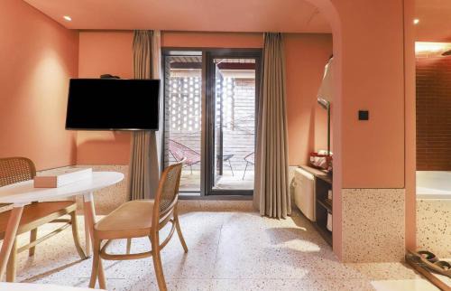 Daeyeon-dong Hotel | Experience Comfort at MUTE HOTEL - Rated 8.7/10 by Guests
