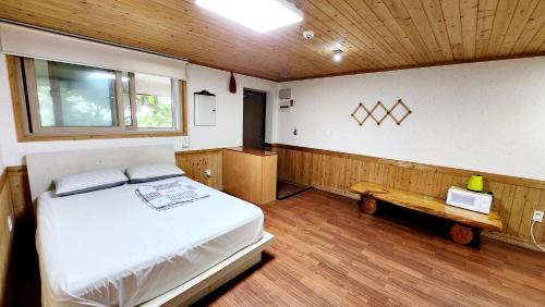 Boseong Resort | Relax at Nokcha Resort with Pool and Kitchen Amenities