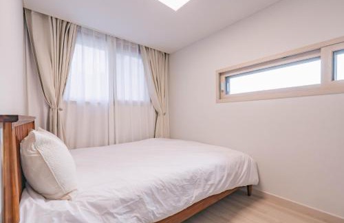 Banghwa-dong Apartment | Ideal Stayseeu - Seoul Botanic Park with Breakfast Included