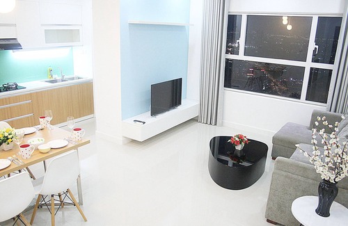 District 7 Apartment | Experience Sunrise City's Inviting 2-Bedroom Oasis with Pool