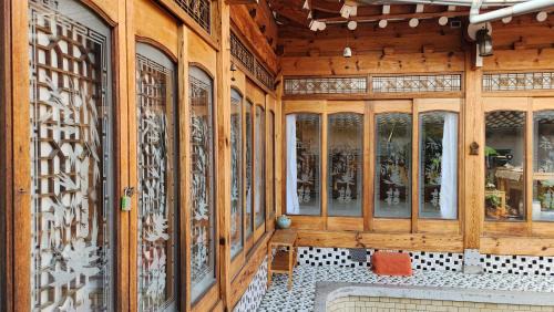 Andong House | Wolyeongchae: Guest Rated 9/10 with Kitchen Amenities