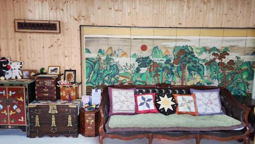 Andong House | Wolyeongchae: Guest Rated 9/10 with Kitchen Amenities