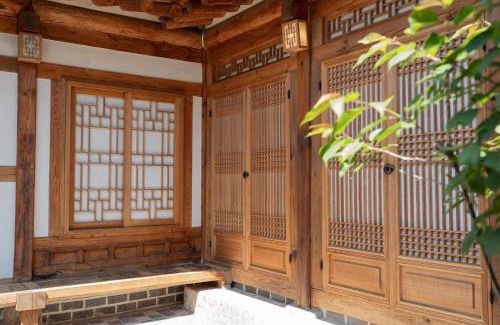Sajik-dong Apartment | Top-Rated Private House Stay for Families at JNP