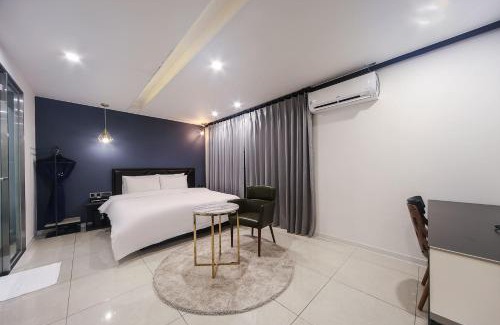 Daeyeon-dong Hotel | Family-Friendly Daeyeon ONNA Hotel with Great Reviews