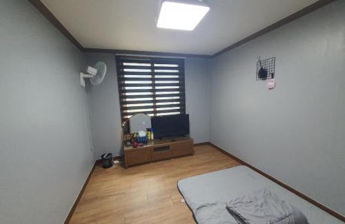 Dong-gu Apartment | Oceanfront Getaway at Ulsan Ilsan Beach with Great Ratings