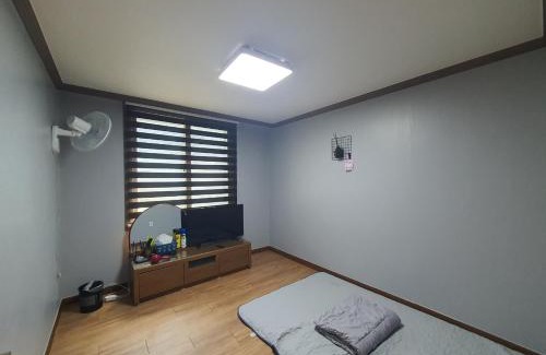 Dong-gu Apartment | Oceanfront Getaway at Ulsan Ilsan Beach with Great Ratings