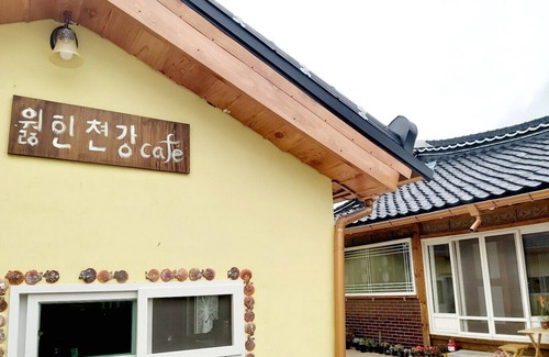 Goheung House | Moonlit Rivers: A Unique Getaway for Your Inspiration