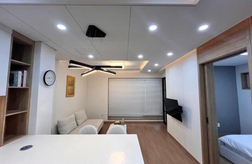 Andeok Apartment | Family-Friendly Retreat at Hermen House Awaits You