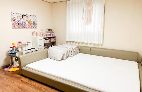 Seogwipo City House | Relaxing Retreat with Garden & Warm Water Jacuzzi