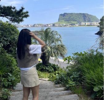 Seongsan Apartment | Exceptional Yonguk House: 4-Star Stay with Hot Tub Access