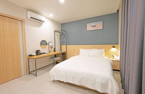 Palyong-dong Hotel | Welcoming Family Retreat at Hotel Leo with Great Amenities