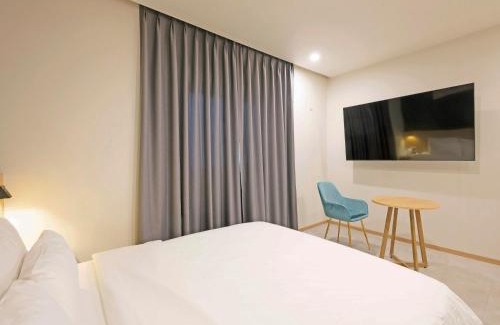Palyong-dong Hotel | Welcoming Family Retreat at Hotel Leo with Great Amenities