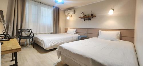 Sinchon-dong Apartment | 창천동 The Art House #Yeontral park #5min to Hongdae stn