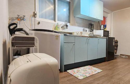 Sinchon-dong Apartment | 창천동 The Art House #Yeontral park #5min to Hongdae stn
