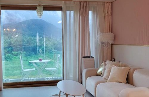 Sokcho Apartment | 프렌치 하이디 속초 울산바위 설악