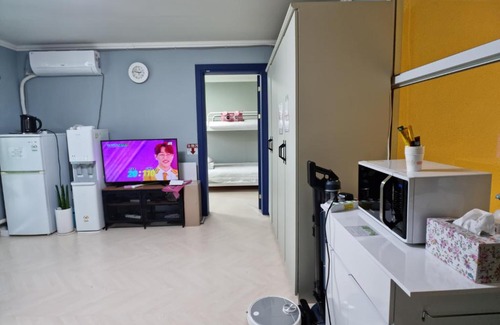 Andong House | Family-Friendly Stay at 플레이앳홈 2층 with Kitchen
