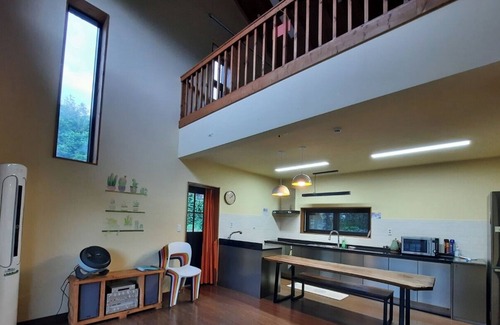 Hwagae House | Relax in 하동 독채 펜션 with Hot Tub & Pet-Friendly Stays