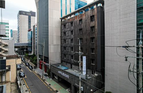 Jungang-dong Hotel | Discover Comfort at Bcent Hotel: Family-Friendly Amenities