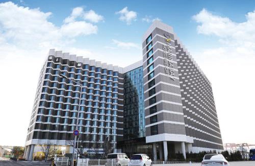 Gimpo Hotel | Oceanfront Hotel Marinabay Seoul Ara with Pool & Hot Tub
