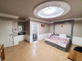 Gyeongju Hotel | Cozy Hill Motel with Breakfast & Family-Friendly Vibes