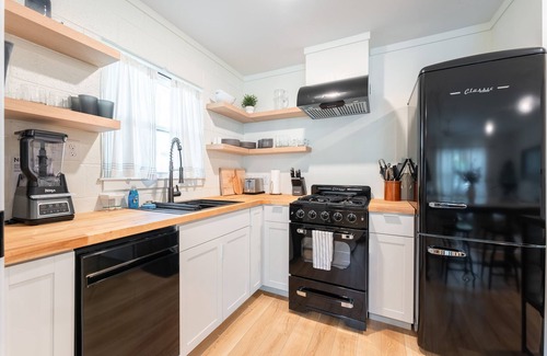 Saint Simons Island House | Steps to the Beach: 1BR with Ocean View & Top Rating