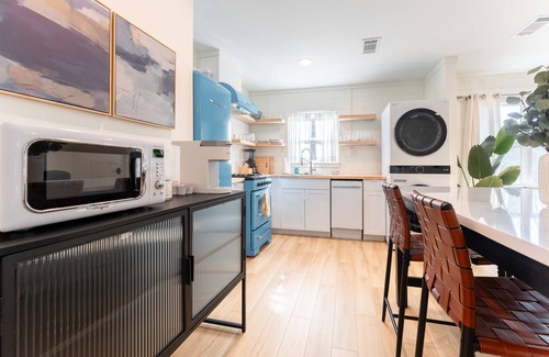 Saint Simons Island House | Pet-Friendly Retreat Just Steps from the Beach!