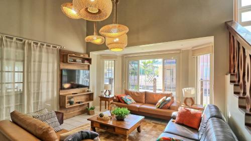 Governador Celso Ramos House | Beachfront Casa Show: Guest Rated 9.8 & Pet-Friendly
