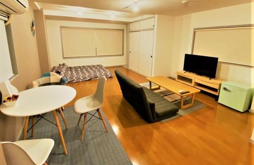 Shimotori Apartment | Discover The Biginning: Family-Friendly with Hot Tub Relaxation