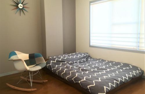 Shimotori Apartment | Discover The Biginning: Family-Friendly with Hot Tub Relaxation